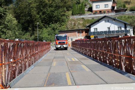 Začasni most v Stranjah povezal levi in desni breg Kamniške Bistrice (29)